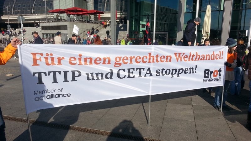 20151010_103229-800x450 250.000 von 3,263 Millionen gegen TTIP und CETA in Berlin auf der Straße